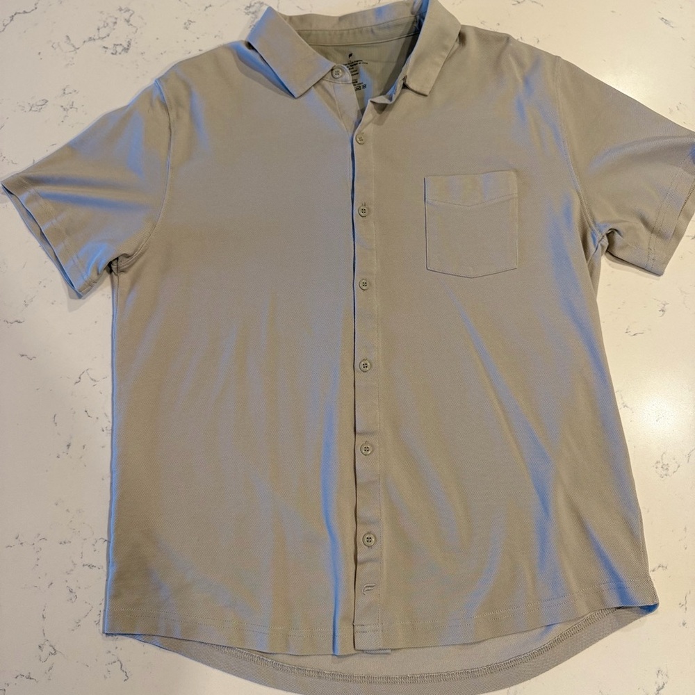Fabletics Size Large Short-Sleeve Button-Down Shirt in Light Beige
